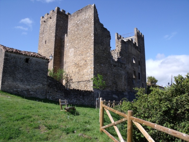 Castillo de Biniés. Torreón inicial del castillo