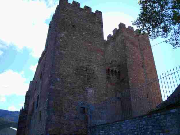 Castillo de Biniés por su cara norte